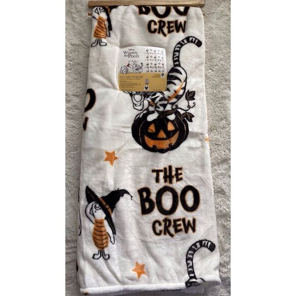 Disney Winnie The Pooh Throw Blanket 50x70” Halloween Tigger Piglet Boo Crew NEW - Picture 1 of 16